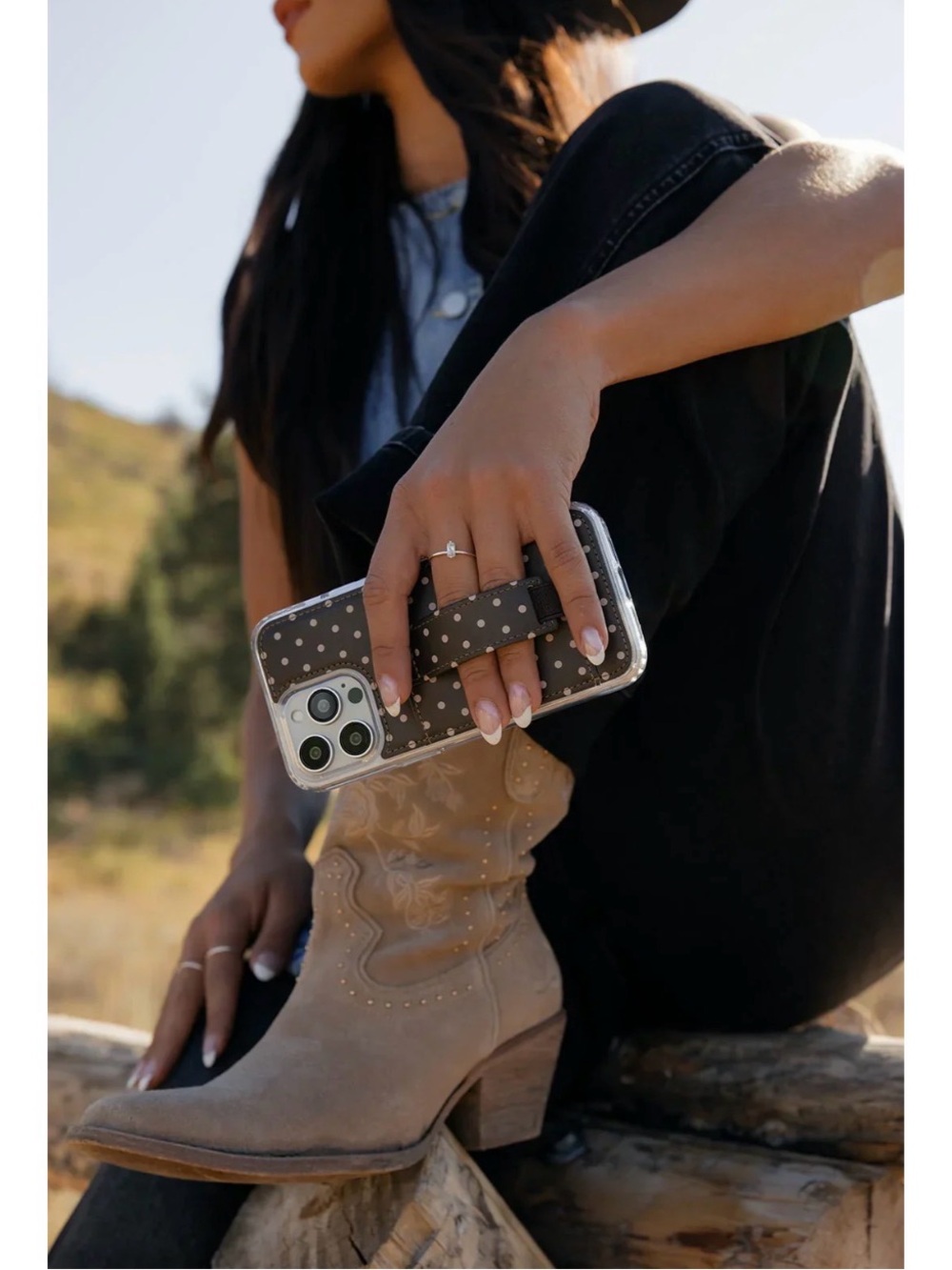 Walli IPhone 17 Pro Max Cocoa Dot Case - Picture 3 of 4